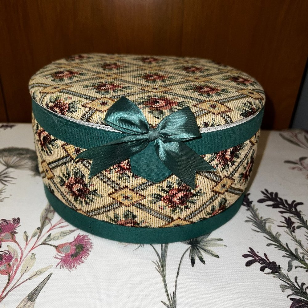Vintage Round Sewing/Trinket/Jewelry/Keepsake Box Tapestry Design